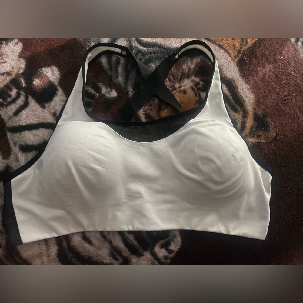 Victoria's Secret White Sports Bra Seamless Comfort